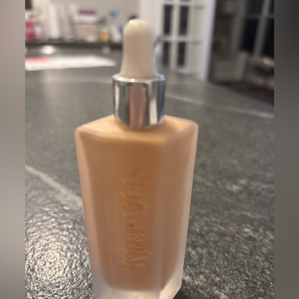 KjaerWeis Invisible Touch   liquid Foundation, shade F134 “ Refined “